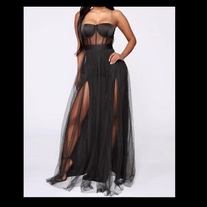 Beautiful black maxi dress. Make a statement in this classy piece 👑💕